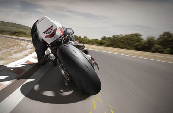Британские журналы по тюнингу Fast Car и Fast Bikes назвали лучшие шины 2013 года: данлоп Sportmax D212 GP Pro