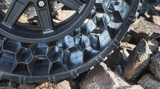 Квадроцикл Polaris «обулся» в безвоздушные шины: Безвоздушные шины Terrain Armor