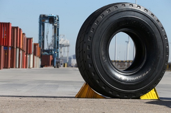 Michelin презентовала новые шины для портовой техники: Мишлен X Straddle 2