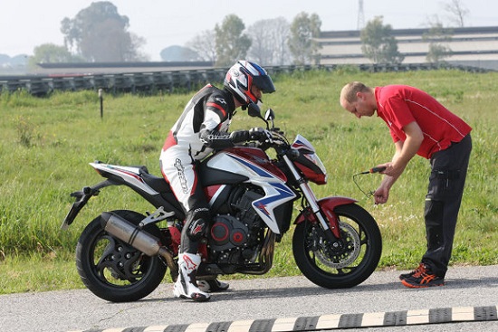 Испытание шины для мотоциклов: расход топлива Full Bore M-1 Street Sport, Michelin Pilot Road 4, Mitas Sport Force, Nankang Roadiac Motorrad 2014