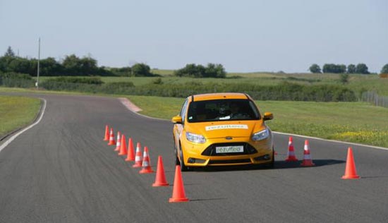 Тестирование резины для легковых авто: Поперечное сцепление на мокрой поверхности Bridgestone Potenza S001, Continental ContiSportContact 5, Goodyear Eagle F1 Asymmetric 235/40 R18 Motorsport Rezulteo 2013