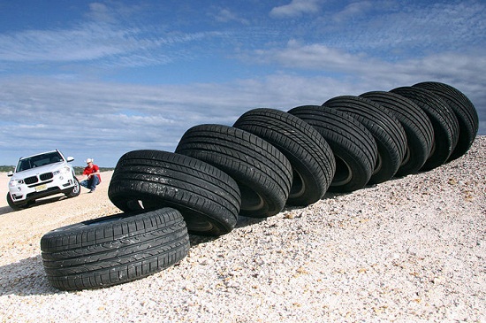 Сравнение шин: Торможение на сухой поверхности Pirelli Scorpion Verde, Uniroyal Rain Sport 3 255/55 R18 для внедорожников Auto Bild Allrad 2014