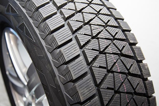 Тест новых зимних шин Bridgestone Blizzak DM-V2 Тестирование покрышек: новых Bridgestone Blizzak DM-V2 За рулем 2014