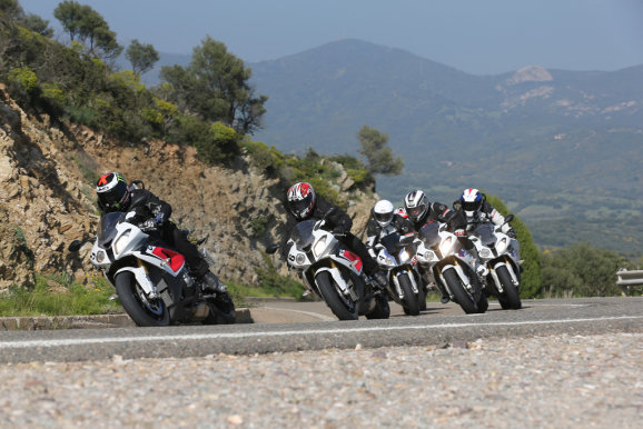 Тест покрышек: Торможение на сухой поверхности Bridgestone Battlax T30, Continental ContiRoadAttack 2 Evo, Dunlop Sportmax Roadsmart 2 Motorrad 2014