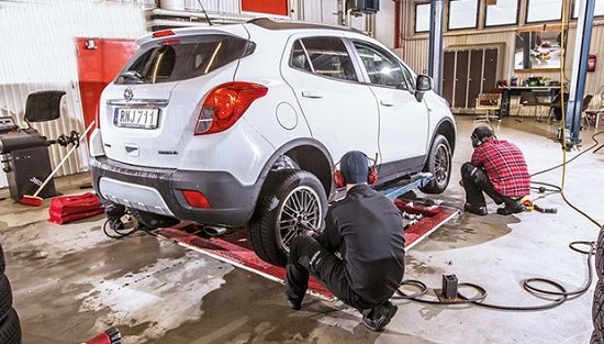 Характеристики шины для лета: Continental ContiPremiumContact 5, Continental ContiWinterContact TS 850P 215/60 R17 Auto Motor und Sport 2016
