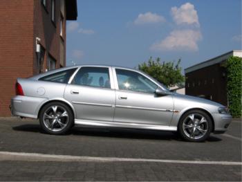 легкосплавные литые диски Alutec Storm на Opel Vectra авто