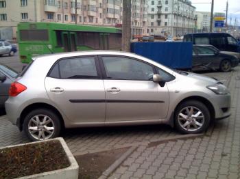 легкосплавные литые диски Alutec Lazor на Toyota Auris авто