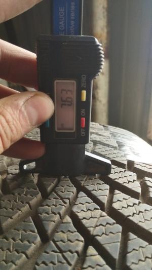 Bridgestone Blizzak LM005 205/60 R16 остаток 7,5 мм