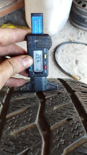 Hankook Winter I*Cept LV RW12 235/65 R16C 115/113R остаток 5 мм