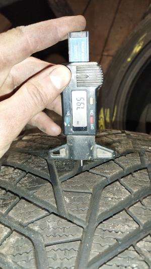 Yokohama BluEarth Winter V905 235/35 ZR19 91W XL Demo остаток 8 мм