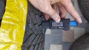 Bridgestone Blizzak LM005 225/55 ZR17 101Y XL остаток 7,5 мм