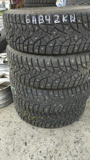 Bridgestone Blizzak Spike-02 215/65 R16 98T остаток 8 мм